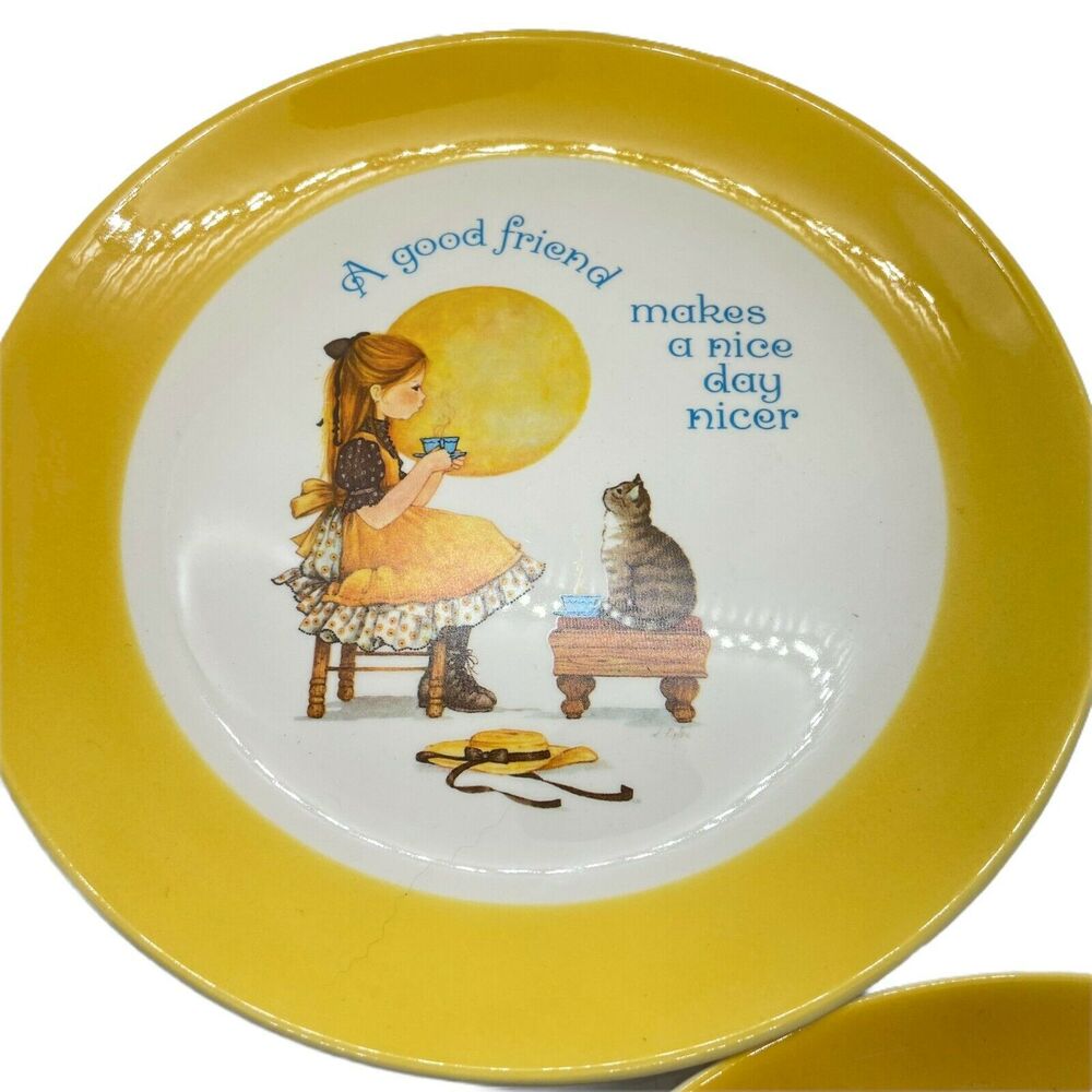 Dear Hearts White Yellow Round Shaped Keepsake Plate Set Of Two Vintage 1973